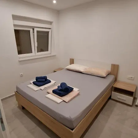 New,premium,1-bedroom App Fjaka,quiet Strict Center,free Parking,tech-ready,near 马卡尔斯卡